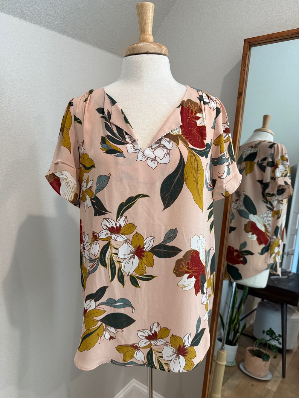 DR2 Blush Pink Floral V-Neck Short Sleeve Blouse